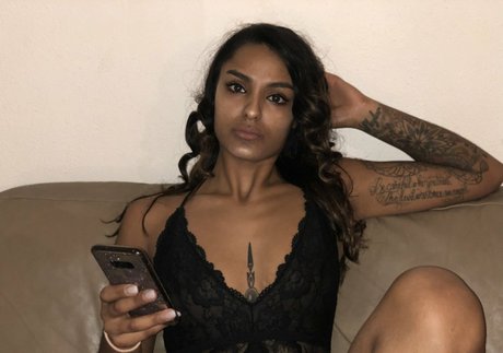 Foto di nudo di fuga di OnlyFans di Bad Girl Kaira