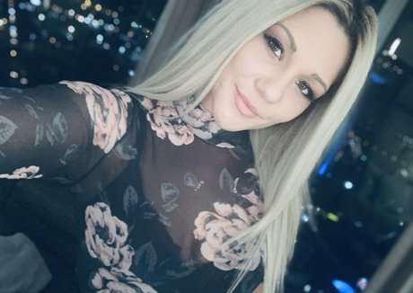 Scarlette James