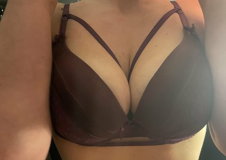 Foto di nudo di fuga di OnlyFans di Bellehella