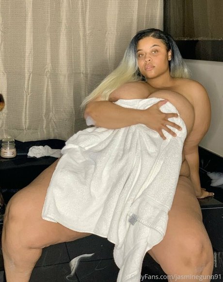 Foto di nudo di fuga di OnlyFans di Jasmine Gunn