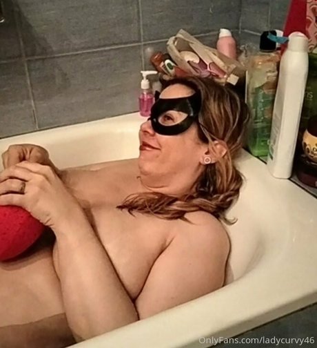 Foto di nudo di fuga di OnlyFans di Ladycurvy46