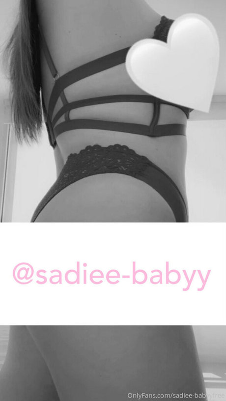 Foto di nudo di fuga di OnlyFans di Sadieebabyyfree