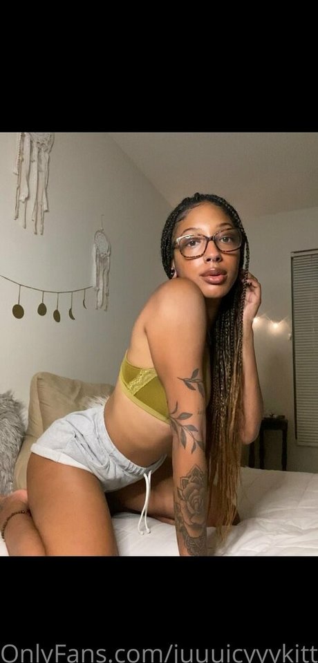 Foto di nudo di fuga di OnlyFans di Juuuicyyykitty