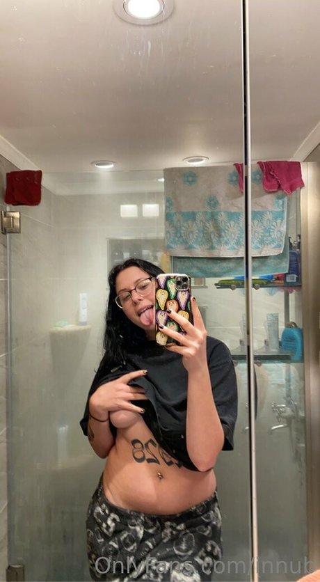 Foto di nudo di fuga di OnlyFans di Innub
