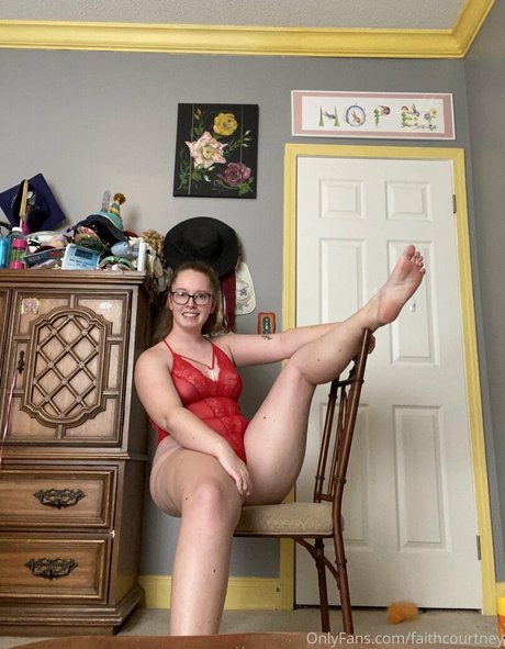 Foto di nudo di fuga di OnlyFans di Faithyangel