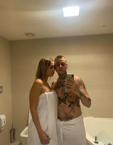 Foto di nudo di fuga di OnlyFans di Leragazzedivatuttobene
