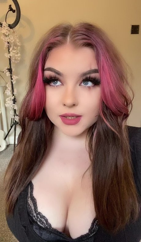 Foto di nudo di fuga di OnlyFans di Holyhollyphoebe