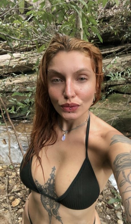 Foto di nudo di fuga di OnlyFans di Bellasuicide