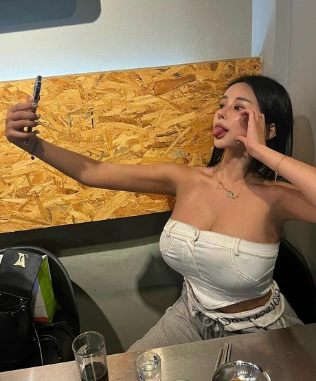Foto di nudo di fuga di OnlyFans di Eludaglamorous