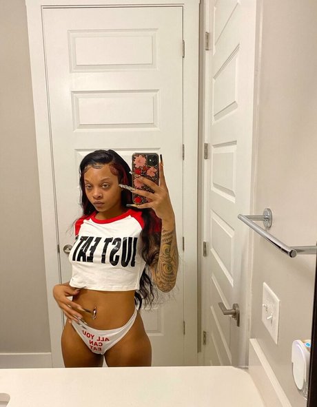 Foto di nudo di fuga di OnlyFans di Kashofficials