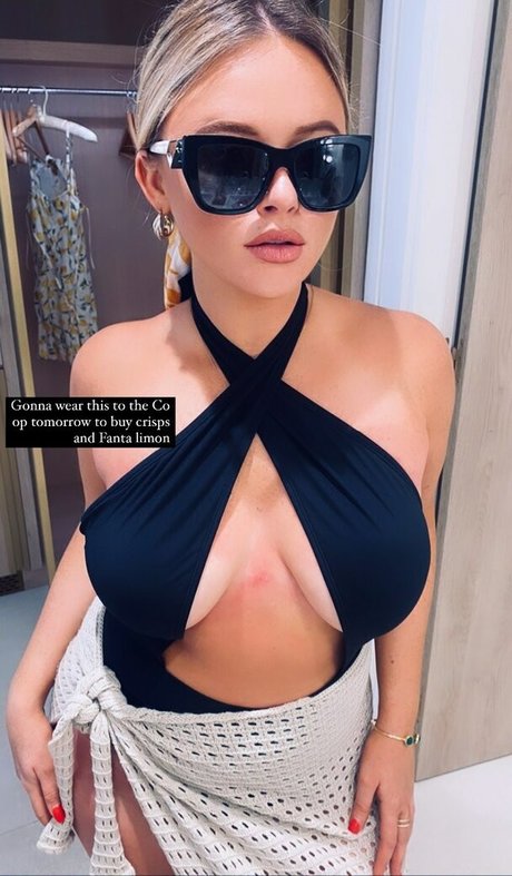 Foto di nudo di fuga di OnlyFans di Emily Atack