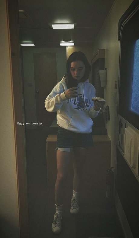 Foto di nudo di fuga di OnlyFans di Kaitlyn Dever