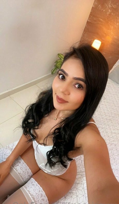 Foto di nudo di fuga di OnlyFans di Megairisxxx