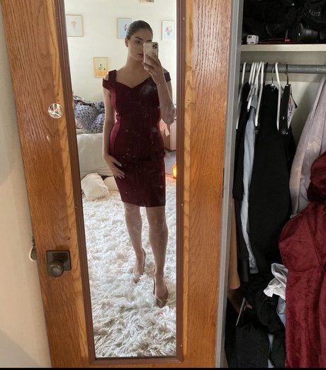 Foto di nudo di fuga di OnlyFans di Elisabeth Marchini