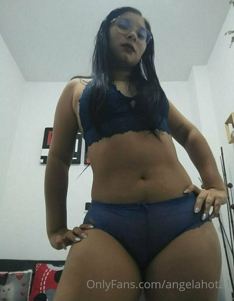 Foto di nudo di fuga di OnlyFans di Angelahot21