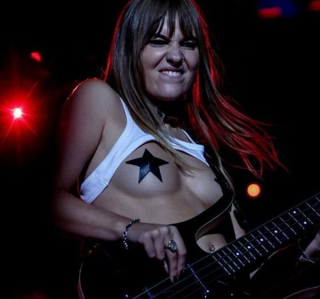 Victoria De Angelis