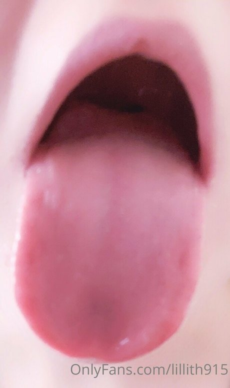 Foto di nudo di fuga di OnlyFans di Lillith915