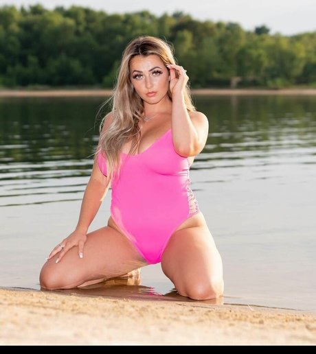 Foto di nudo di fuga di OnlyFans di Yazmin Holmes