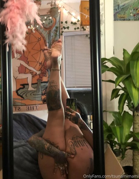 Foto di nudo di fuga di OnlyFans di Tsunamimami