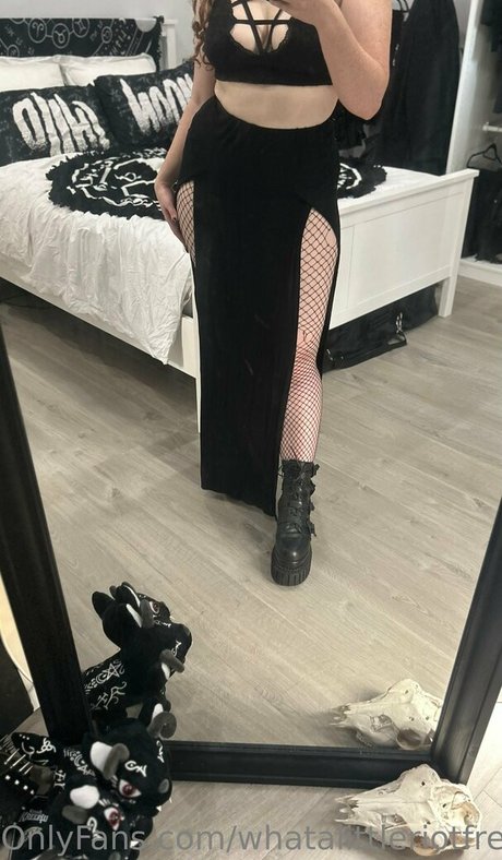 Foto di nudo di fuga di OnlyFans di Whatalittleriotfree