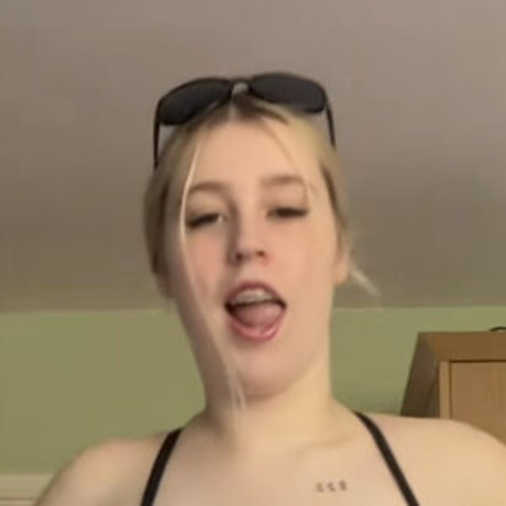 Foto di nudo di fuga di OnlyFans di Reeseybum