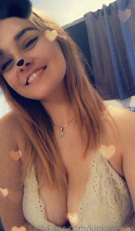 Foto di nudo di fuga di OnlyFans di Kinkyeevee
