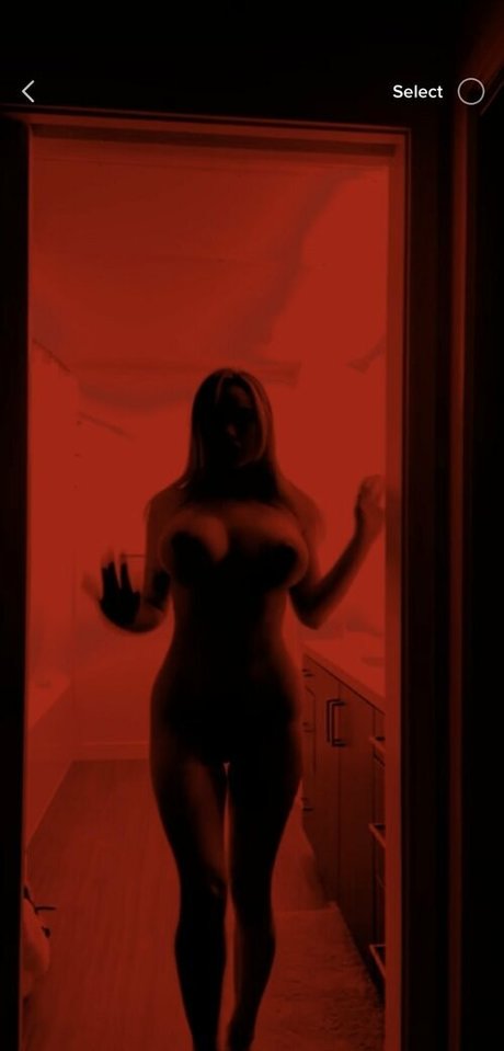 Foto di nudo di fuga di OnlyFans di Avianaviolet