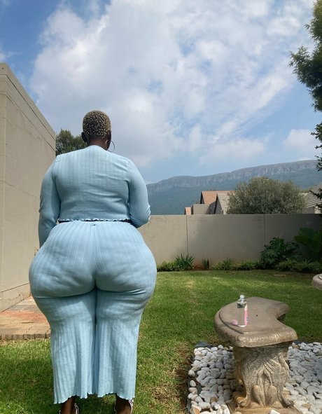 Foto di nudo di fuga di OnlyFans di South African Thick