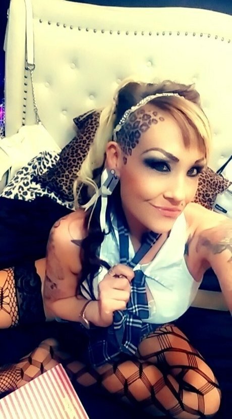 Foto di nudo di fuga di OnlyFans di Sinssexytattoosntitties