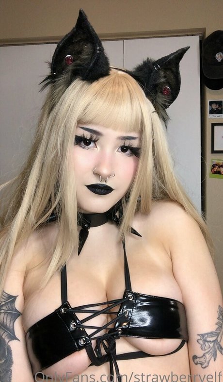 Foto di nudo di fuga di OnlyFans di Strawberryelf