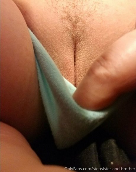 Foto di nudo di fuga di OnlyFans di Stepsisterandbrother