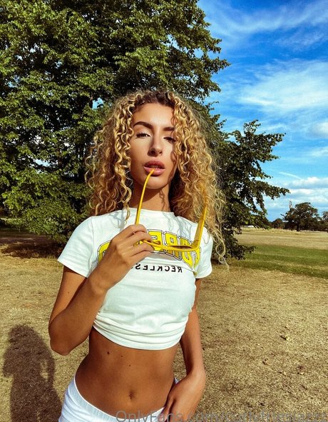 Foto di nudo di fuga di OnlyFans di Curlyfriesjazzz