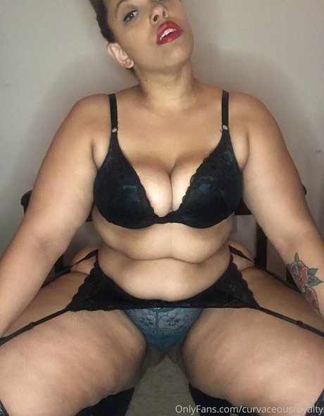 Foto di nudo di fuga di OnlyFans di Curvaceousroyalty