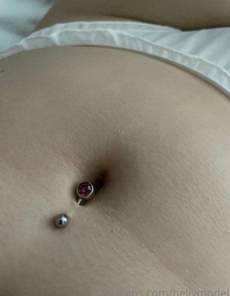 Foto di nudo di fuga di OnlyFans di Bellymodel