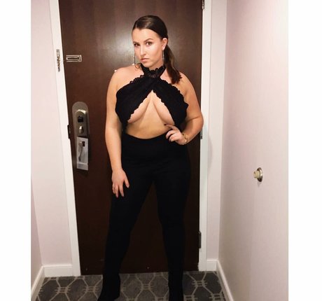 Foto di nudo di fuga di OnlyFans di Lizzy Maguire