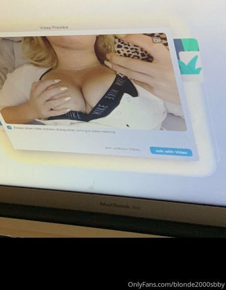 Foto di nudo di fuga di OnlyFans di Blonde2000sbby