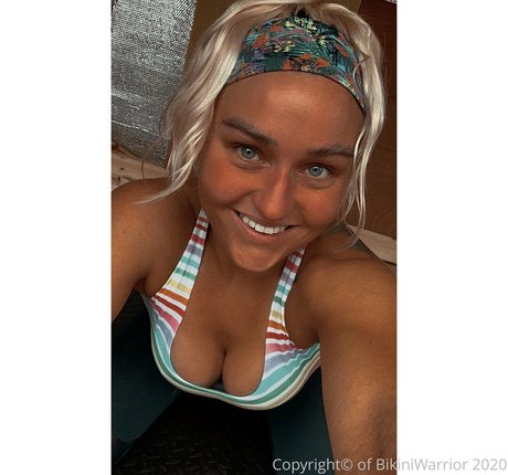 Foto di nudo di fuga di OnlyFans di Bikiniwarriorgb