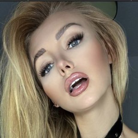 Foto di nudo di fuga di OnlyFans di Miss Donatella
