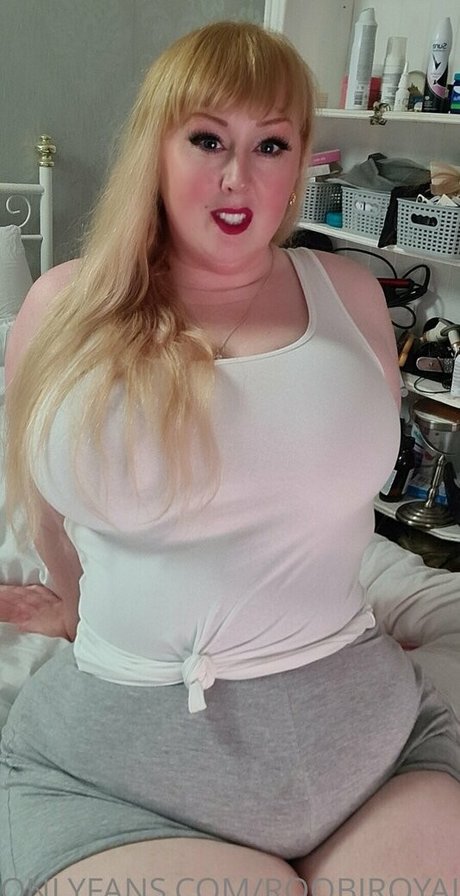 Foto di nudo di fuga di OnlyFans di Curvyroobi