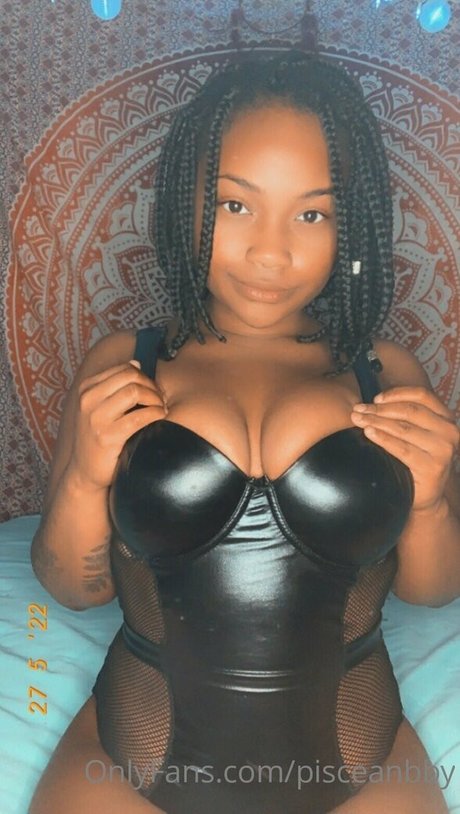 Foto di nudo di fuga di OnlyFans di Pisceanbby