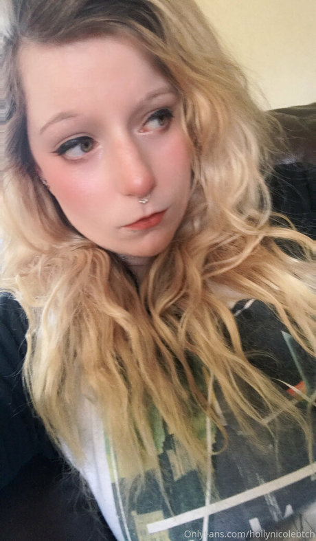 Foto di nudo di fuga di OnlyFans di Hollynicolebtch