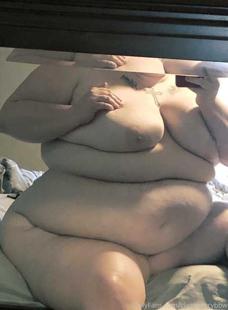 Foto di nudo di fuga di OnlyFans di Claireberrybbw