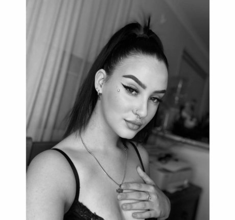 Foto di nudo di fuga di OnlyFans di Elouisemayy