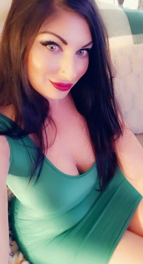 Foto di nudo di fuga di OnlyFans di Erotiqued