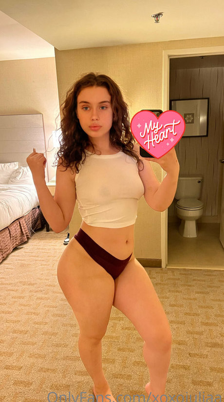 Foto di nudo di fuga di OnlyFans di Xoxojuliaa