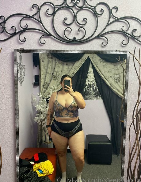 Foto di nudo di fuga di OnlyFans di Sleepysofia