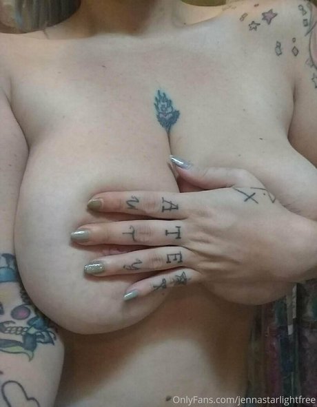 Foto di nudo di fuga di OnlyFans di Jennastarlightfree