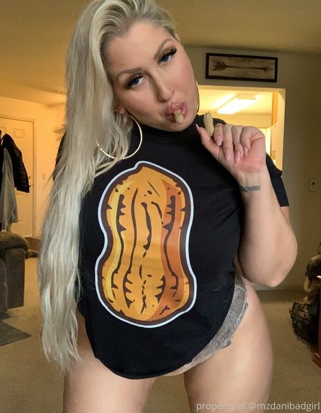 Foto di nudo di fuga di OnlyFans di Mzdanibadgirl