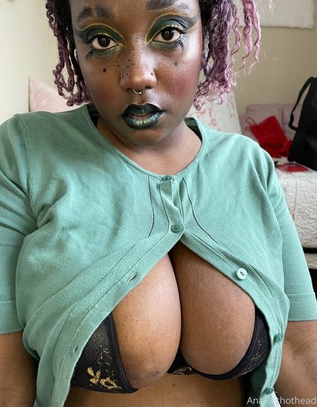 Foto di nudo di fuga di OnlyFans di Thothead