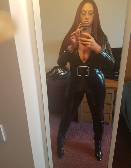 Foto di nudo di fuga di OnlyFans di Sexyemmabutt